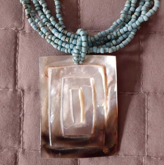Bead & Shell pendant necklace - Picture 3 of 3